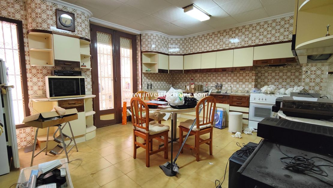 Sale - Apartment - Torrevieja - Centro