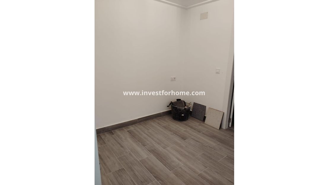 Sale - Apartment - Torrevieja - Centro