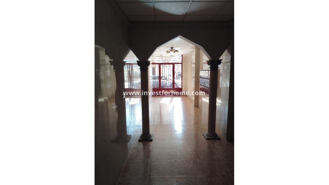 Sale - Apartment - Torrevieja - Centro