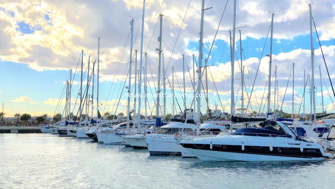 Sale - Apartment - Torrevieja - Centro