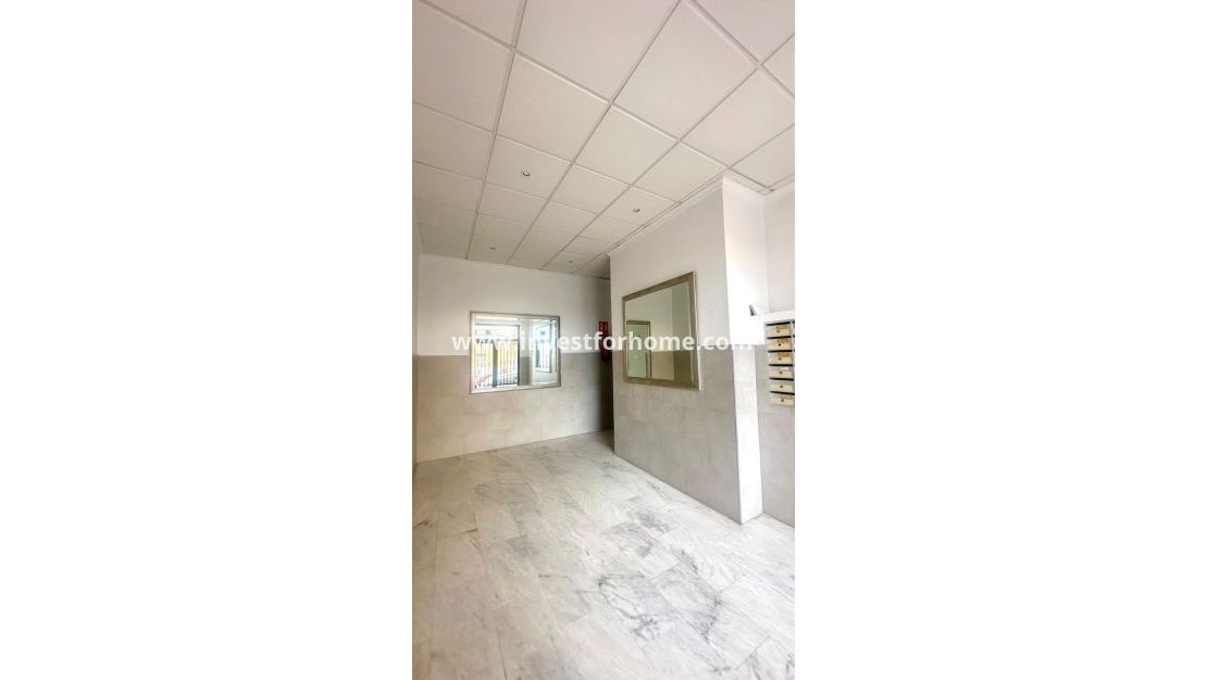 Sale - Apartment - Torrevieja - Centro