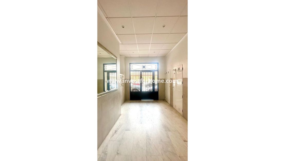 Sale - Apartment - Torrevieja - Centro