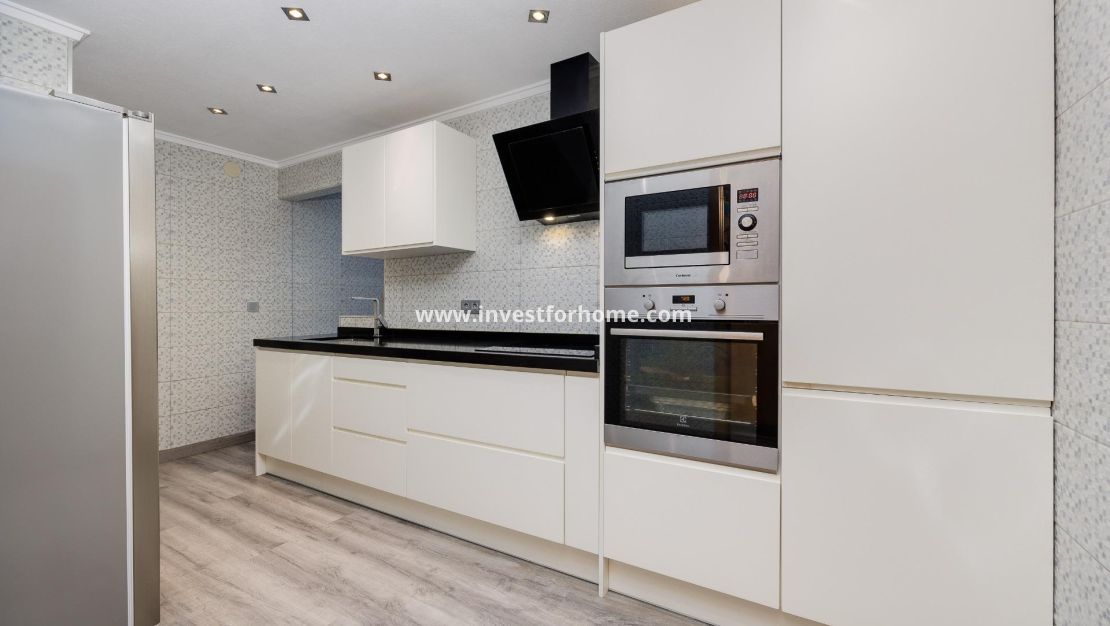 Sale - Apartment - Torrevieja - Centro