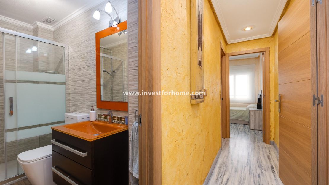 Sale - Apartment - Torrevieja - Centro