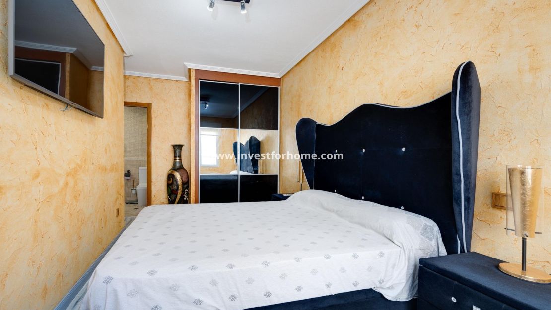 Sale - Apartment - Torrevieja - Centro