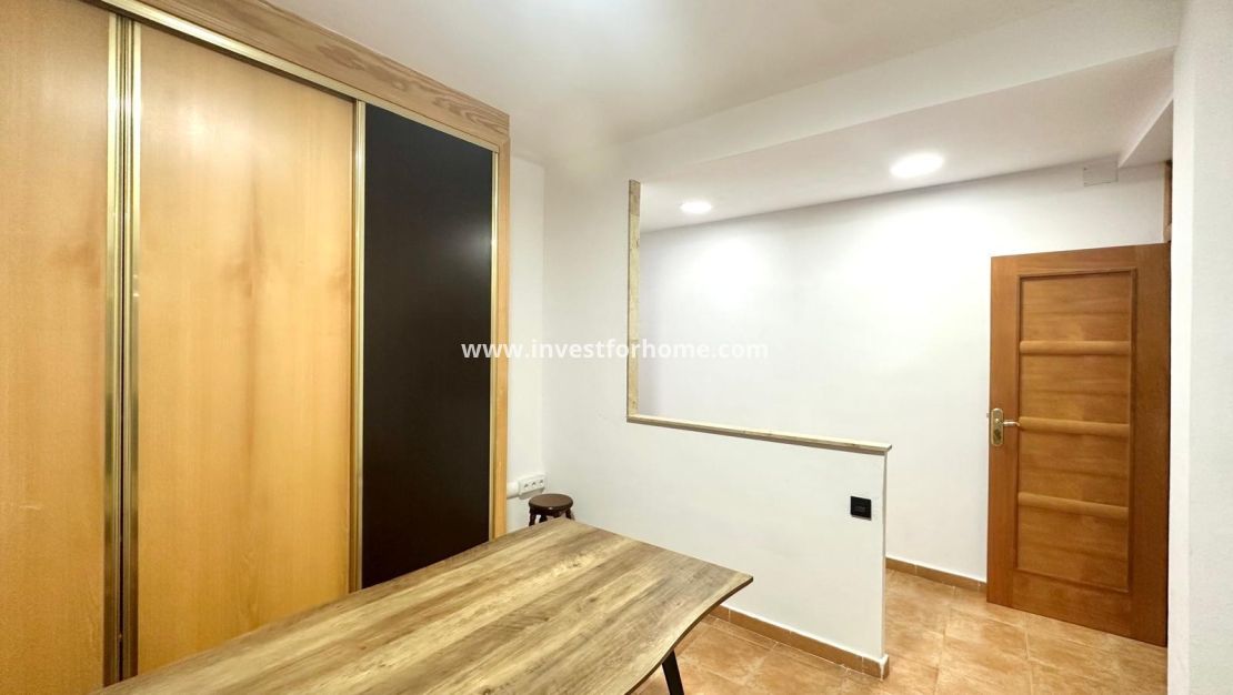 Sale - Apartment - Torrevieja - Centro