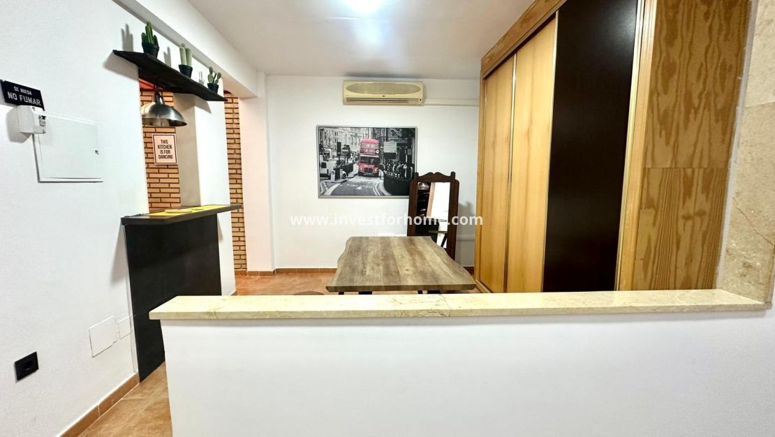 Sale - Apartment - Torrevieja - Centro