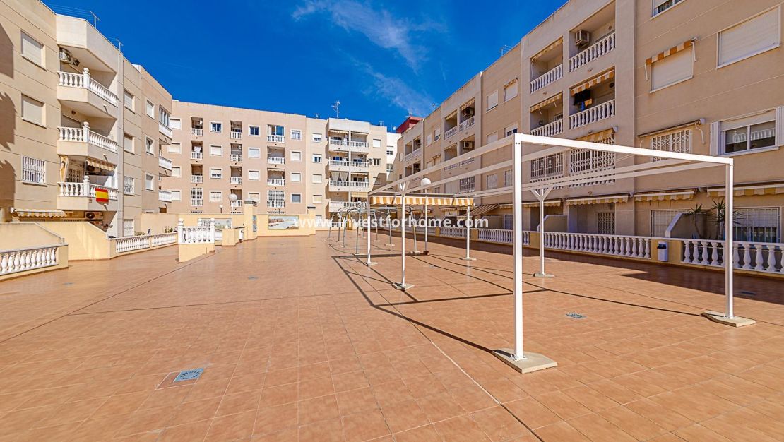 Sale - Apartment - Torrevieja - Centro