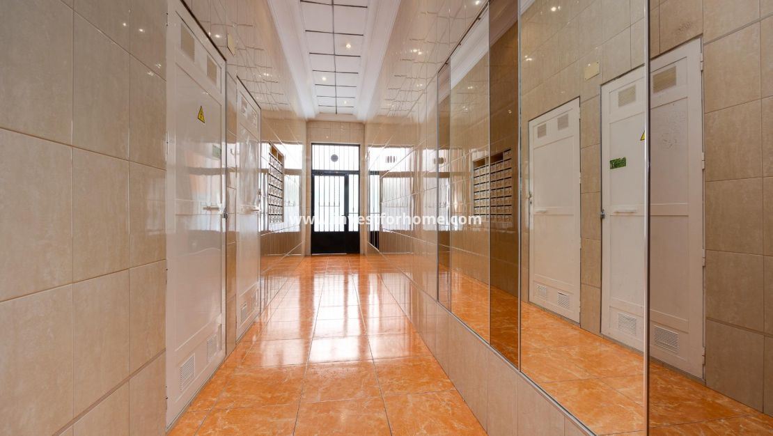 Sale - Apartment - Torrevieja - Centro