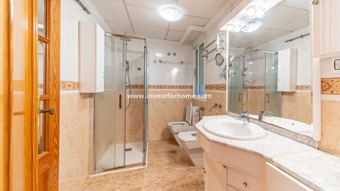 Sale - Apartment - Torrevieja - Centro