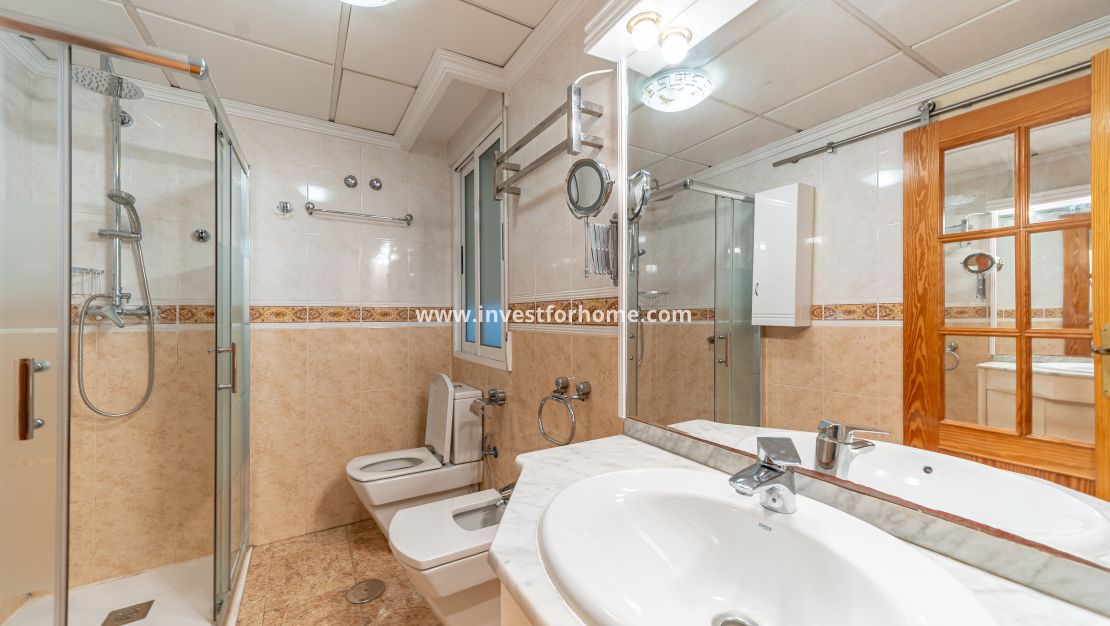 Sale - Apartment - Torrevieja - Centro