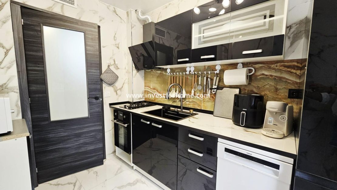 Sale - Apartment - Torrevieja - Centro