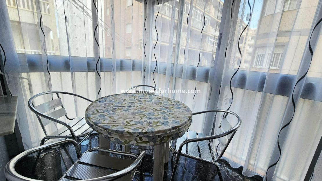 Sale - Apartment - Torrevieja - Centro