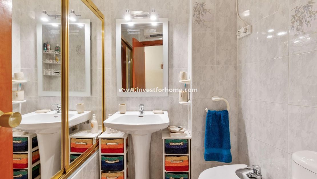 Sale - Apartment - Torrevieja - Centro