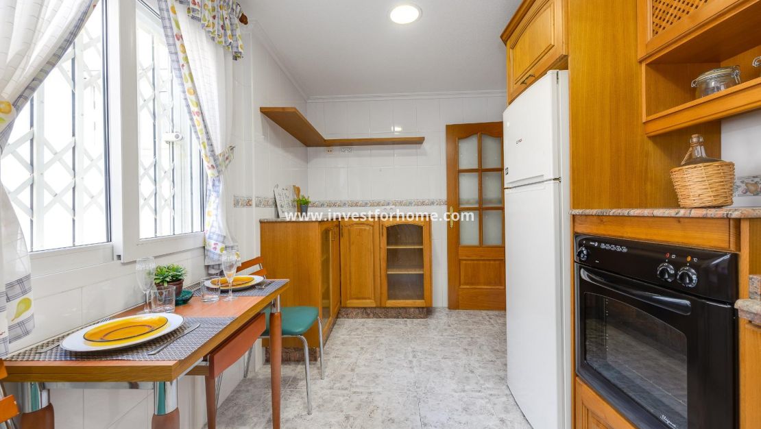 Sale - Apartment - Torrevieja - Centro