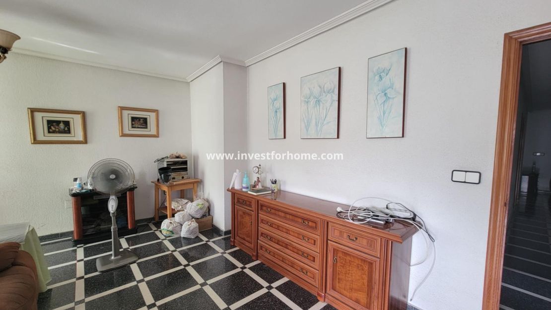 Sale - Apartment - Torrevieja - Centro