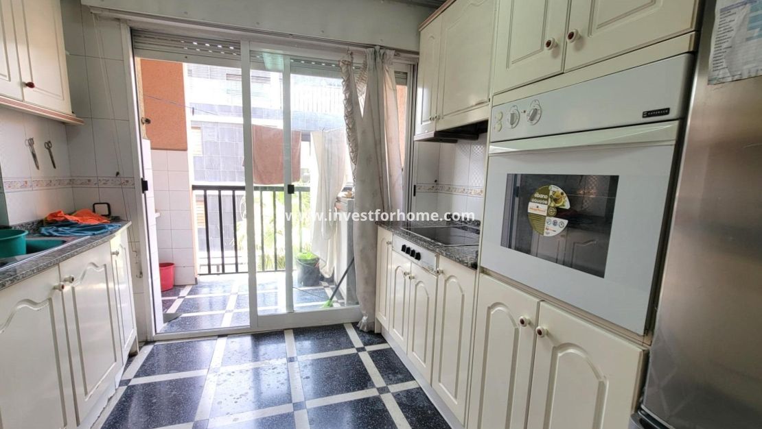 Sale - Apartment - Torrevieja - Centro