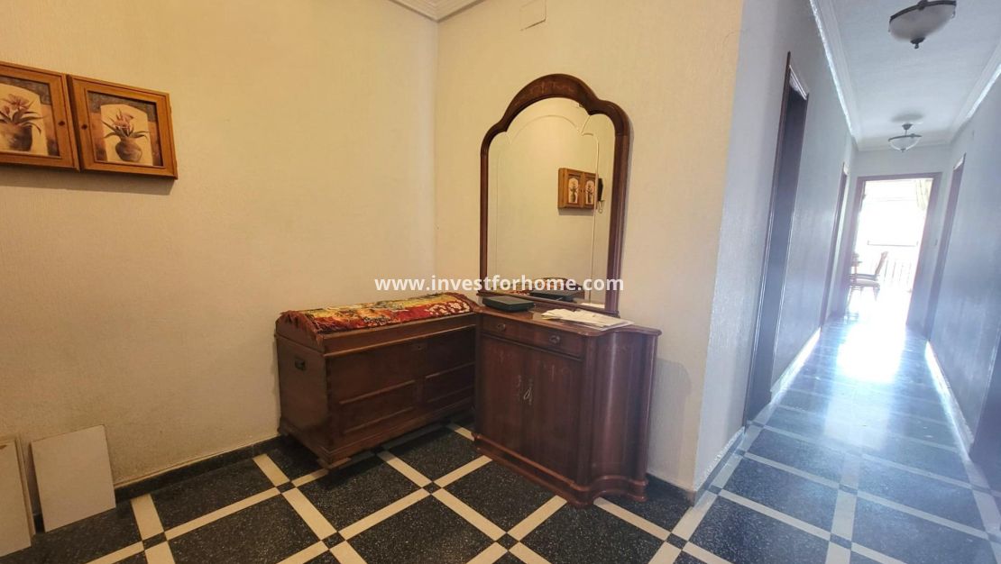 Sale - Apartment - Torrevieja - Centro