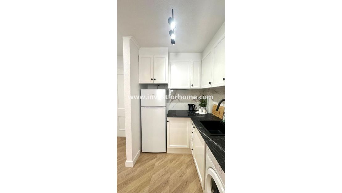 Sale - Apartment - Torrevieja - Centro