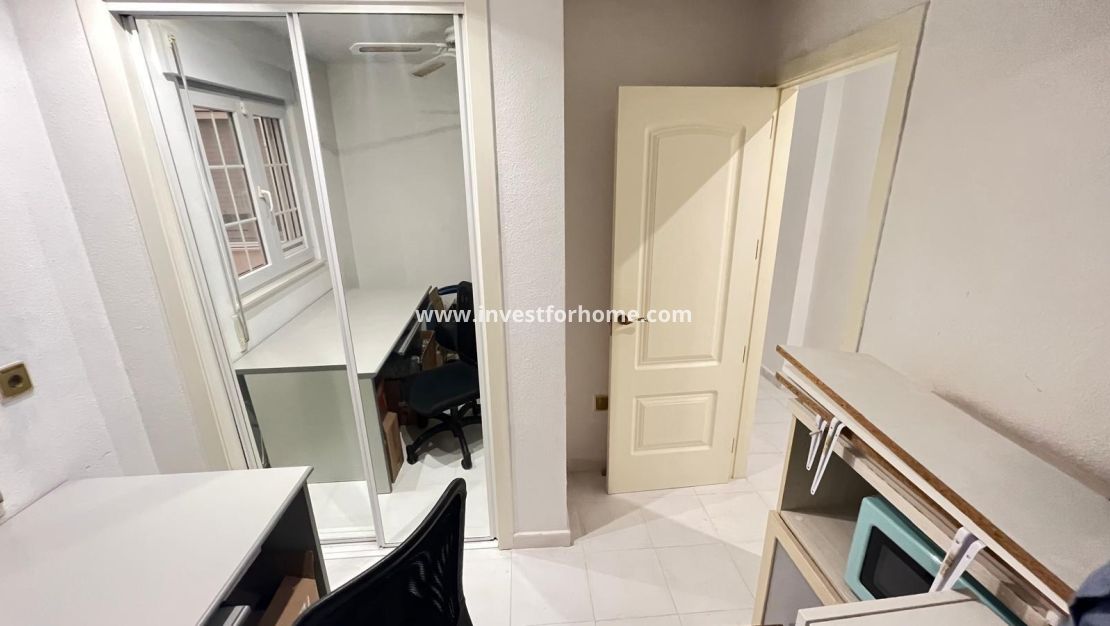 Sale - Apartment - Torrevieja - Centro