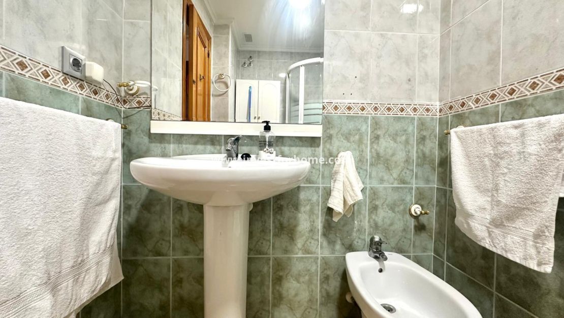 Sale - Apartment - Torrevieja - Centro