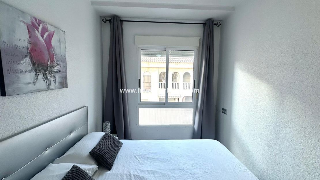 Sale - Apartment - Torrevieja - Centro