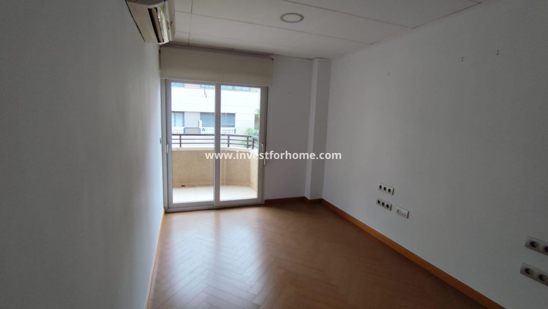 Sale - Apartment - Torrevieja - Centro