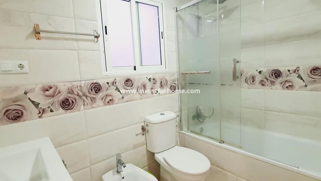Sale - Apartment - Torrevieja - Centro