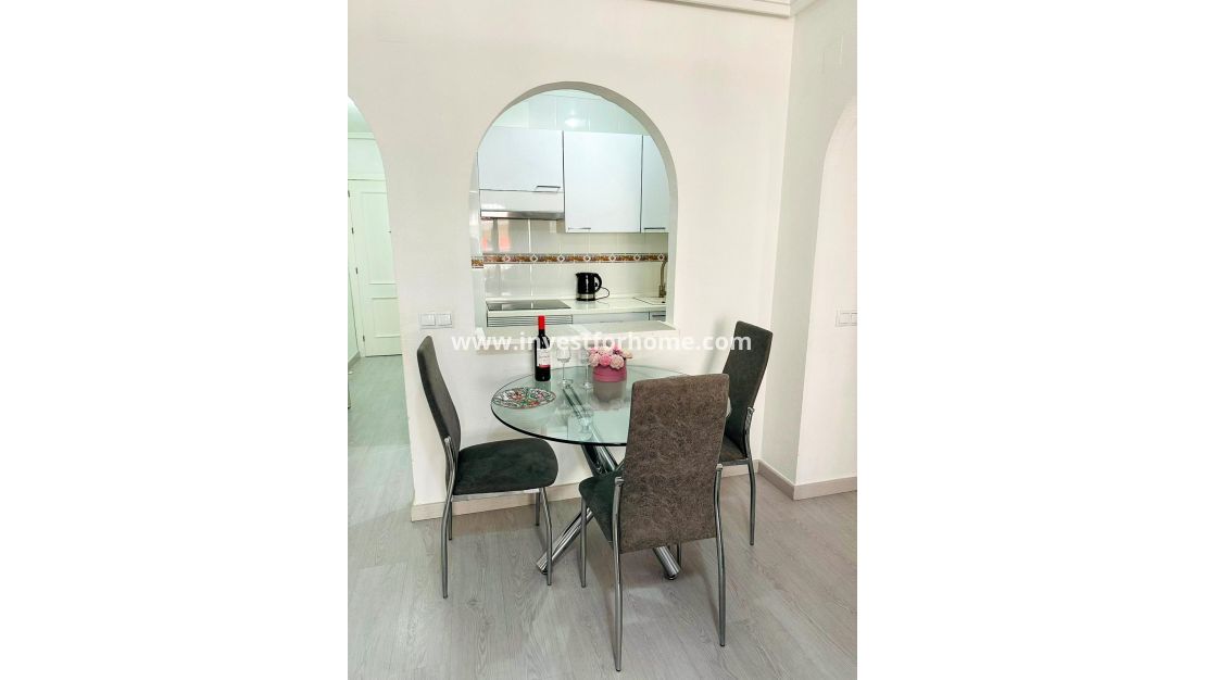 Sale - Apartment - Torrevieja - Centro