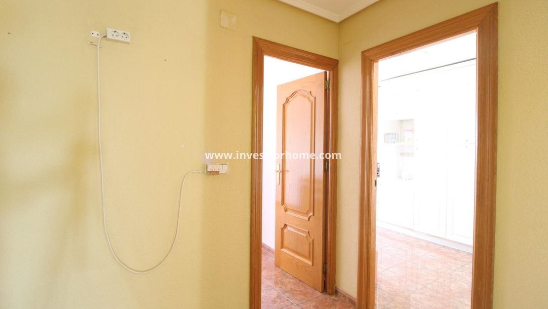 Sale - Apartment - Torrevieja - Centro