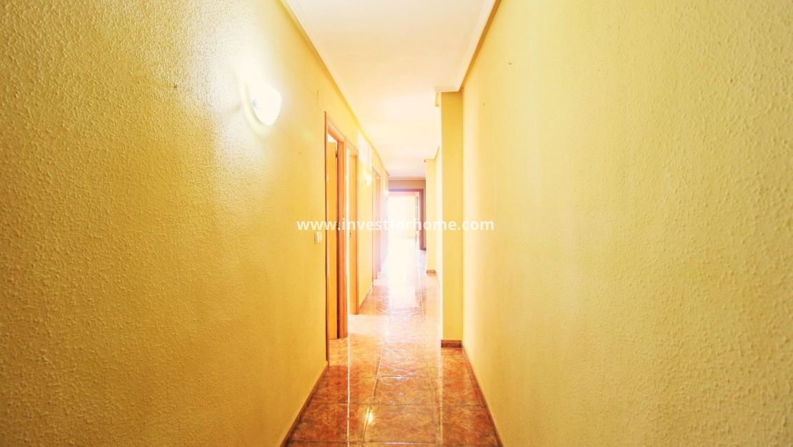 Sale - Apartment - Torrevieja - Centro