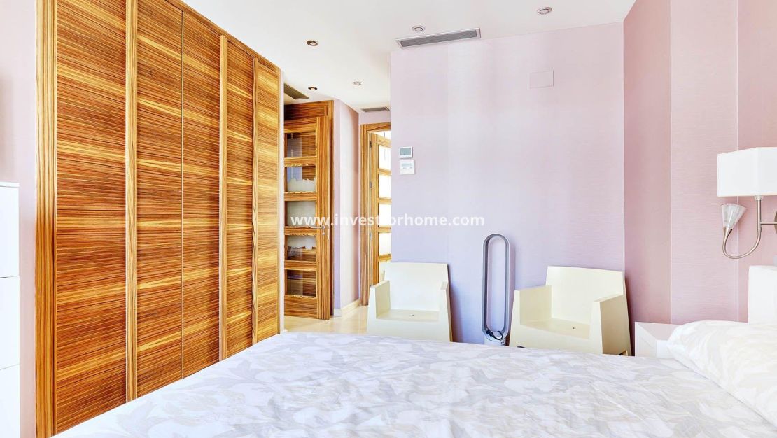 Sale - Apartment - Torrevieja - Centro