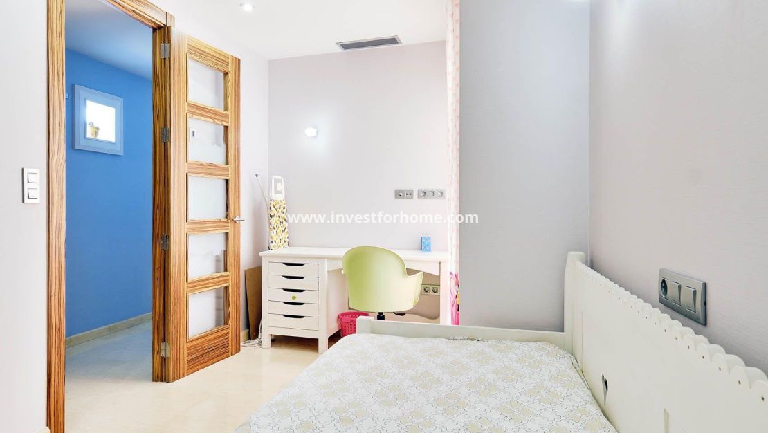 Sale - Apartment - Torrevieja - Centro