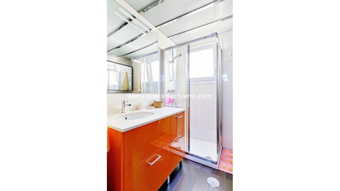 Sale - Apartment - Torrevieja - Centro