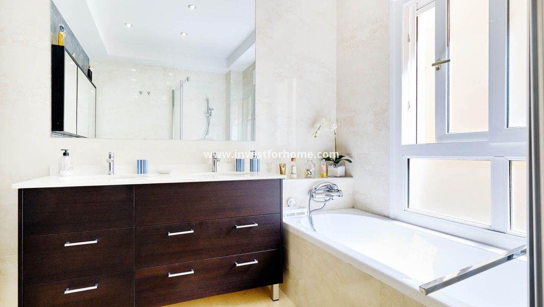 Sale - Apartment - Torrevieja - Centro