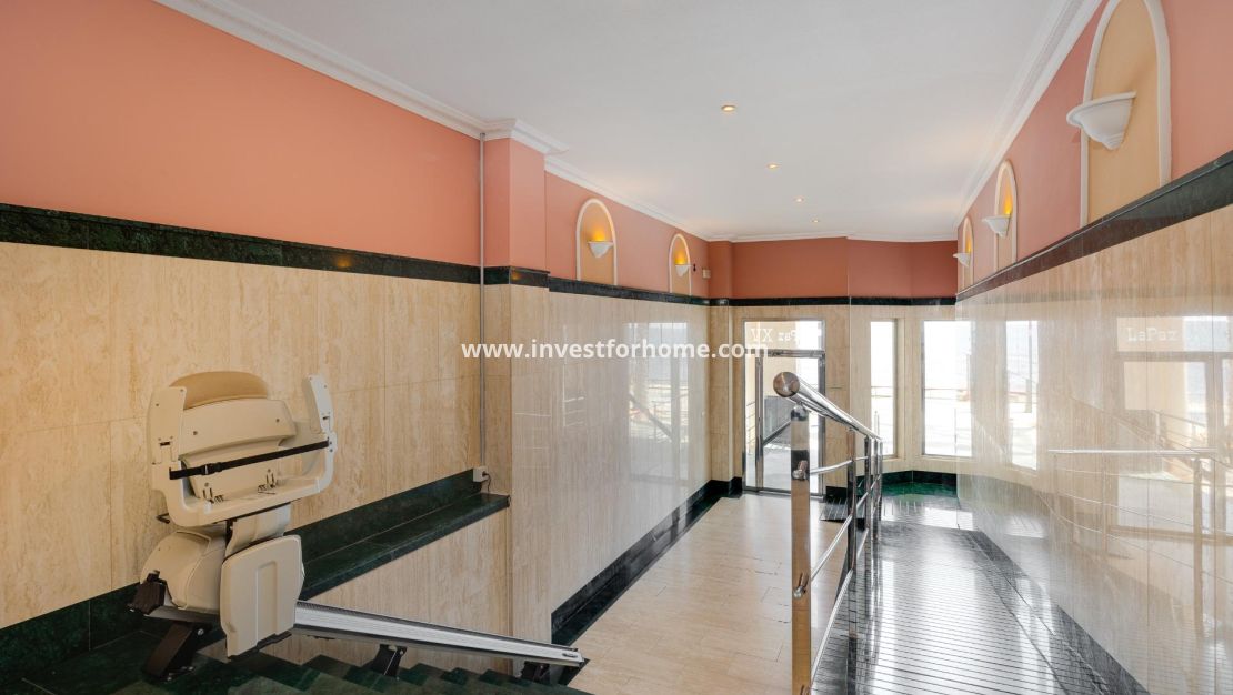 Sale - Apartment - Torrevieja - Centro