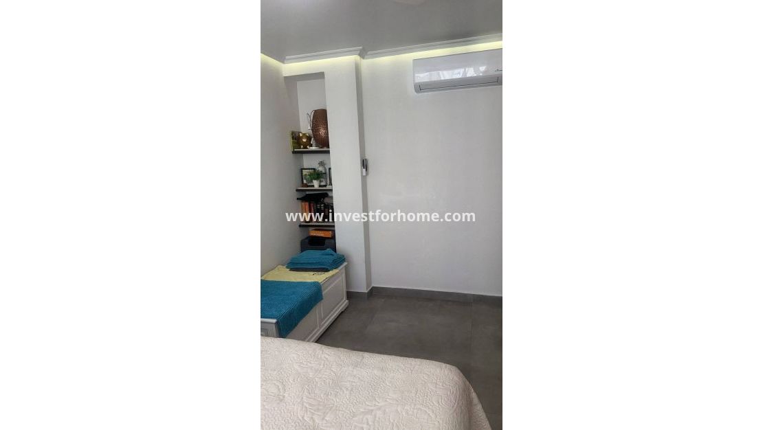 Sale - Apartment - Torrevieja - Centro
