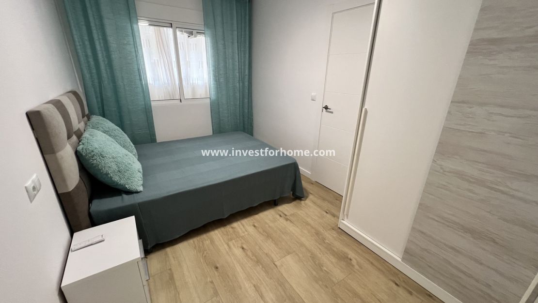 Sale - Apartment - Torrevieja - Centro