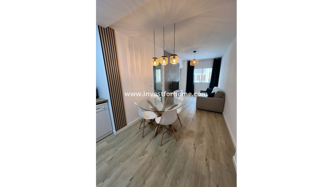 Sale - Apartment - Torrevieja - Centro