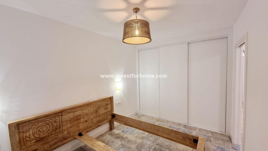 Sale - Apartment - Torrevieja - Centro