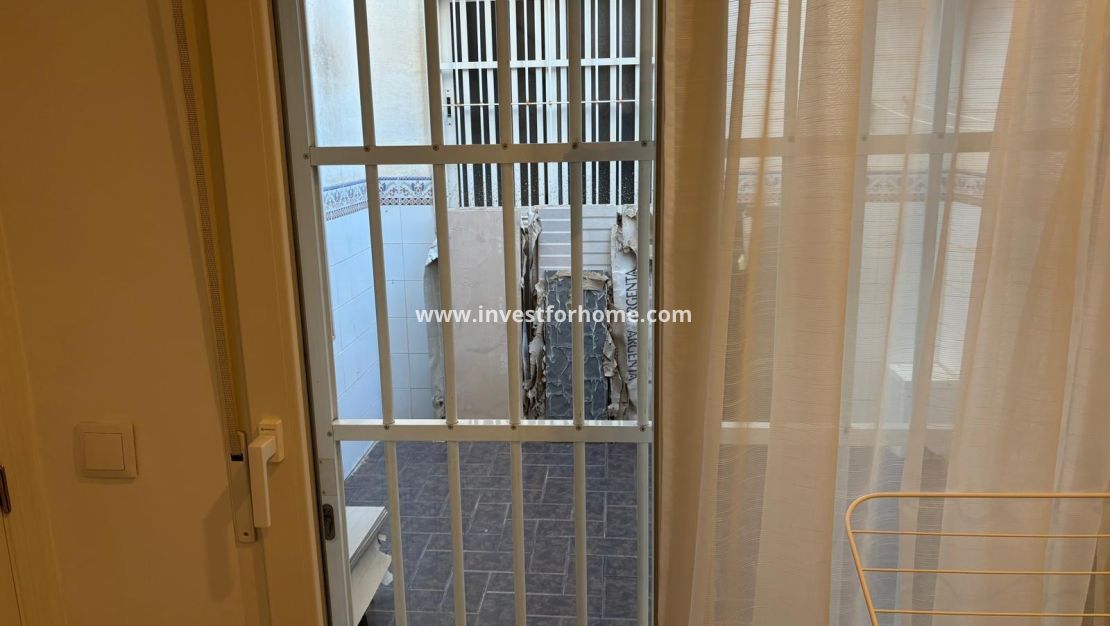 Sale - Apartment - Torrevieja - Centro