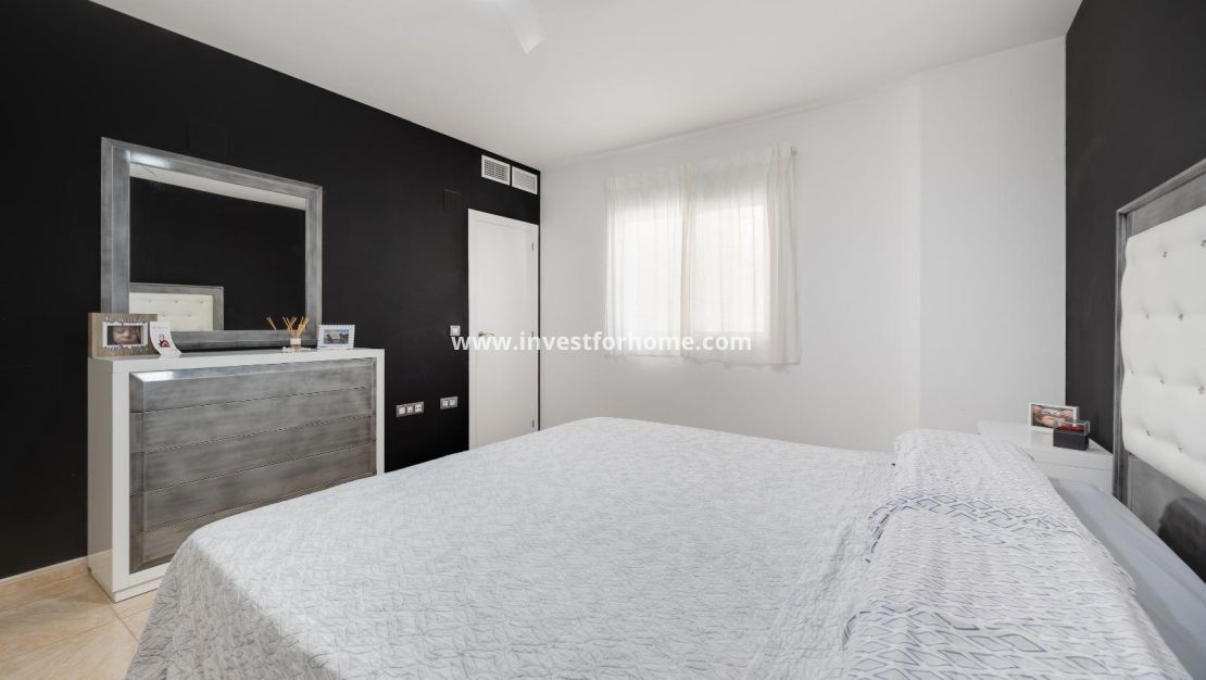 Sale - Apartment - Torrevieja - Centro