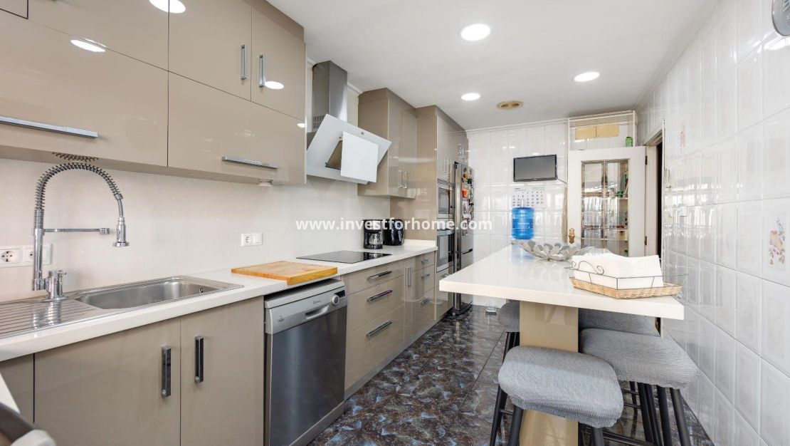 Sale - Apartment - Torrevieja - Centro
