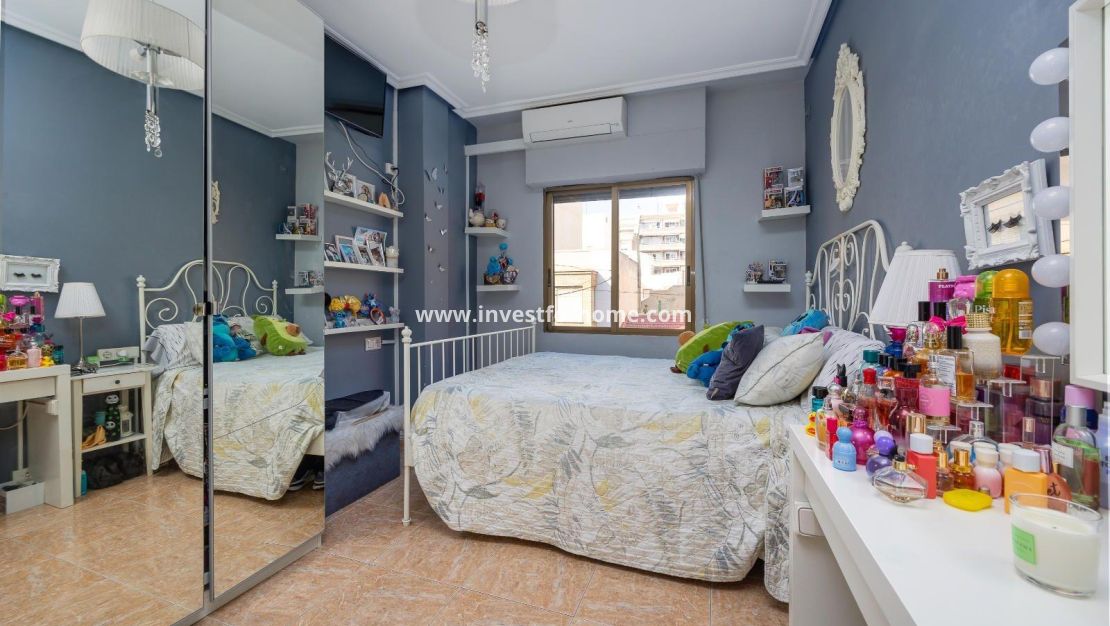 Sale - Apartment - Torrevieja - Centro