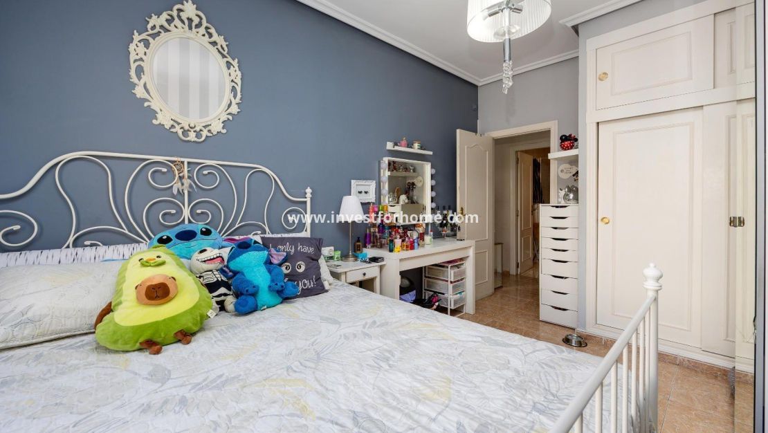 Sale - Apartment - Torrevieja - Centro