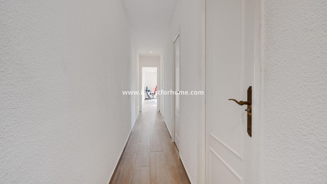 Sale - Apartment - Torrevieja - Centro