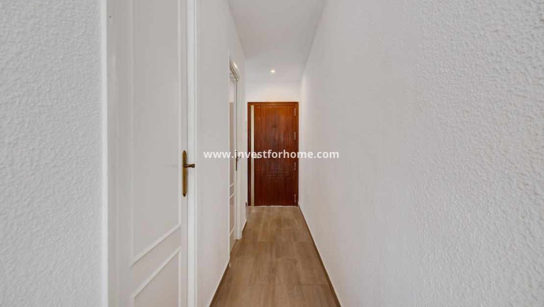 Sale - Apartment - Torrevieja - Centro