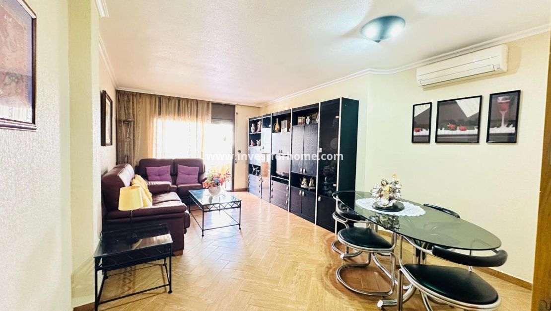 Sale - Apartment - Torrevieja - Centro