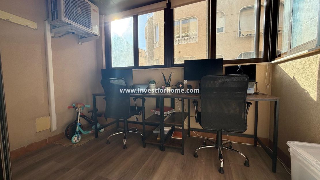 Sale - Apartment - Torrevieja - Centro