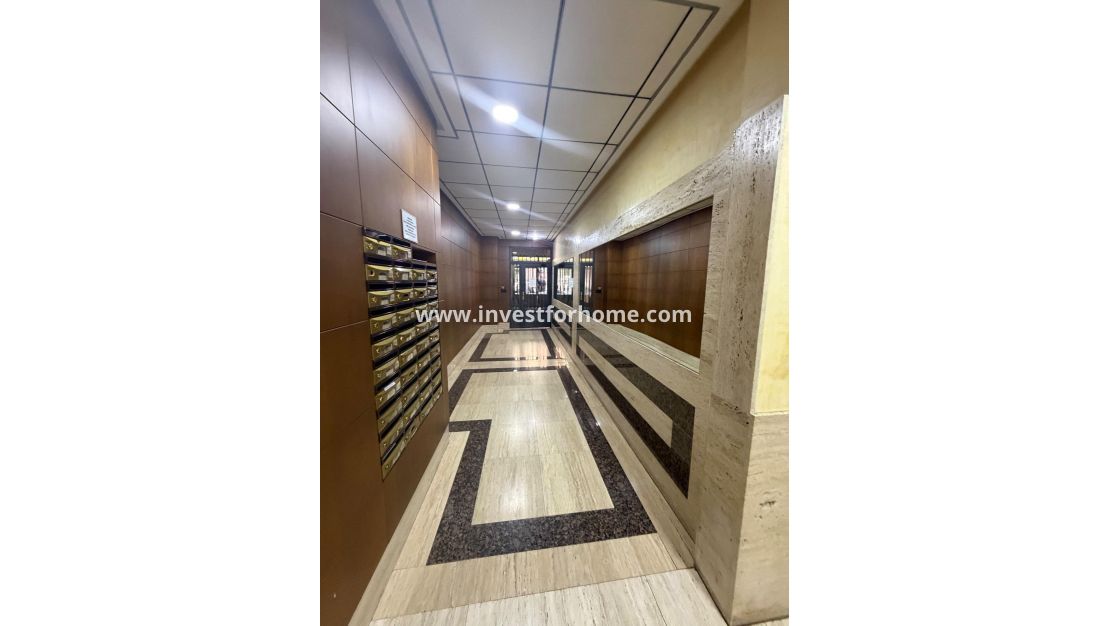 Sale - Apartment - Torrevieja - Centro